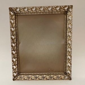 VINTAGE PICTURE FRAME GOLD TONE